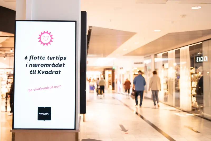 A digital notice board with local information in the busy shopping street at the Kvardrat mall.