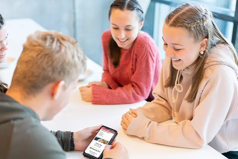 At Lundeneset high school, students get news from the school's information screens directly on their mobile phones with the app PinToMind Go.